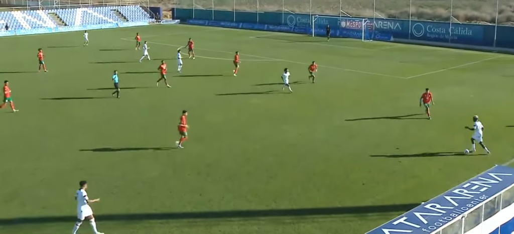 In a recent encounter between the U23 teams of the USA and Morocco, held in Spain, spectators were treated to a fascinating display of football. The match was a testament to the unique philosophies and player development strategies that characterize both national teams.